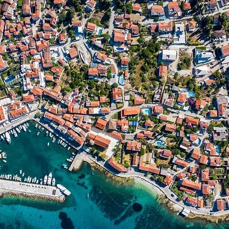 Azuris - Modern Sea View Apartment, Steps From The Center And Apartman Sutivan