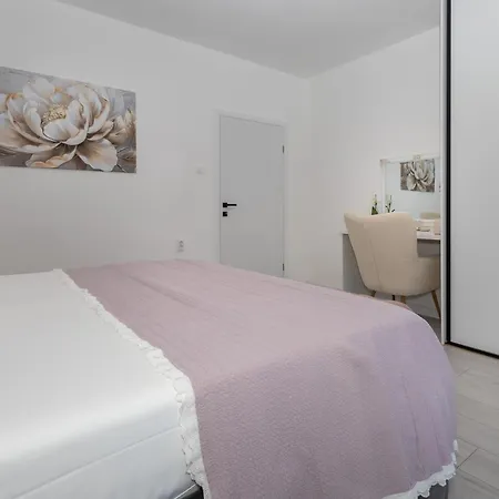 Azuris - Modern Sea View Apartment, Steps From The Center And * Sutivan