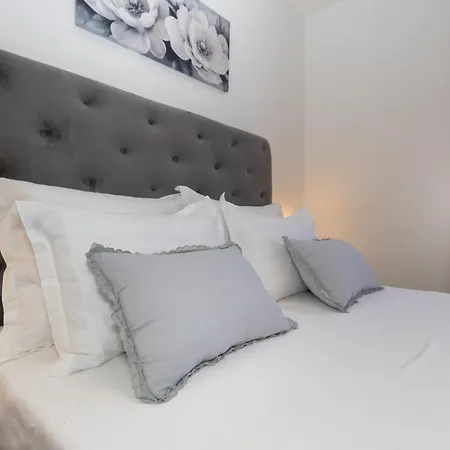 Apartman Azuris - Modern Sea View Apartment, Steps From The Center And