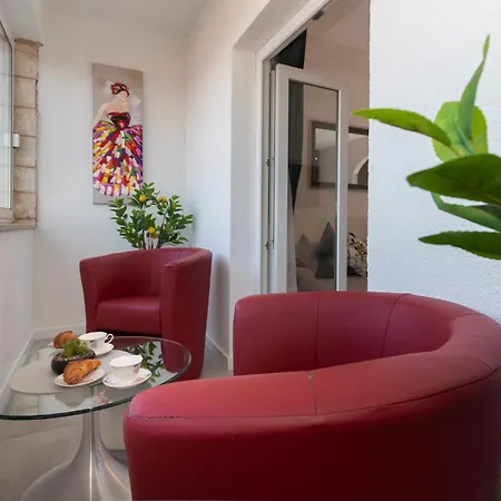 Azuris - Modern Sea View Apartment, Steps From The Center And Sutivan