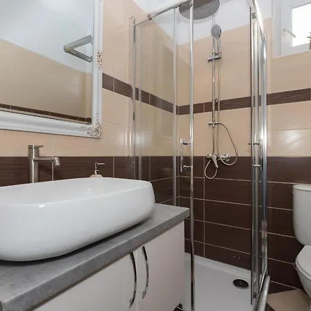 Azuris - Modern Sea View Apartment, Steps From The Center And