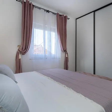 Azuris - Modern Sea View Apartment, Steps From The Center And Apartman *