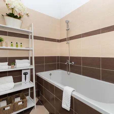 Azuris - Modern Sea View Apartment, Steps From The Center And Apartman *