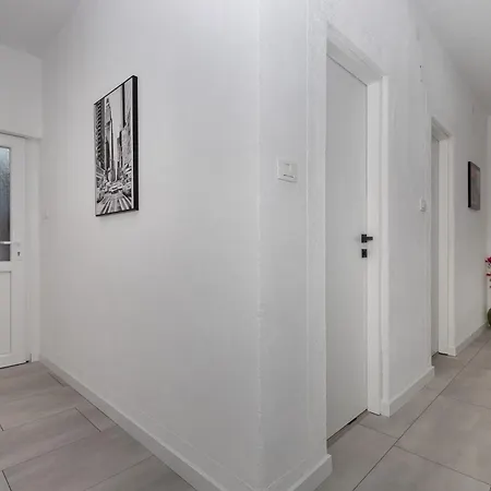 Azuris - Modern Sea View Apartment, Steps From The Center And