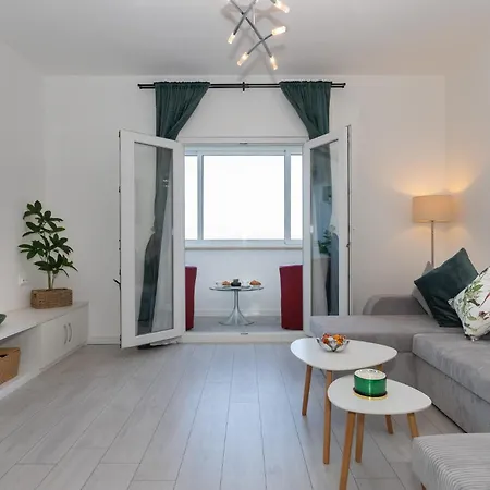 Apartman Azuris - Modern Sea View Apartment, Steps From The Center And Sutivan