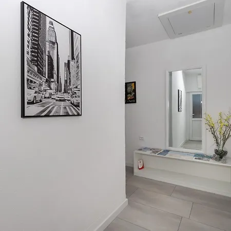 Azuris - Modern Sea View Apartment, Steps From The Center And