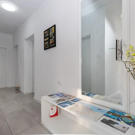 Azuris - Modern Sea View Apartment, Steps From The Center And * Sutivan