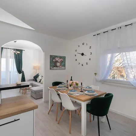 Apartman Azuris - Modern Sea View Apartment, Steps From The Center And