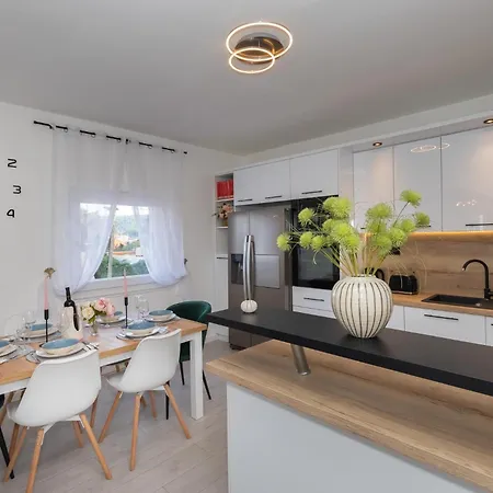 Azuris - Modern Sea View Apartment, Steps From The Center And Apartman