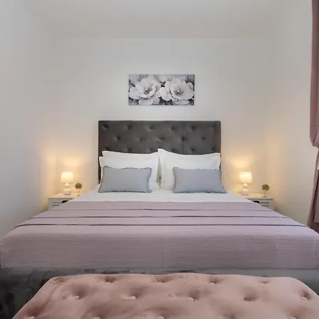 Apartman Azuris - Modern Sea View Apartment, Steps From The Center And Sutivan