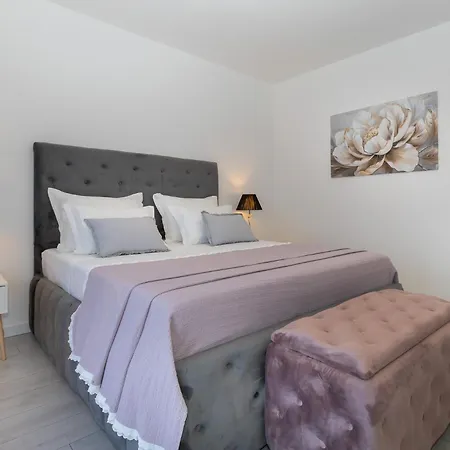 Apartman Azuris - Modern Sea View Apartment, Steps From The Center And