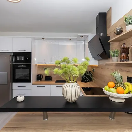 Azuris - Modern Sea View Apartment, Steps From The Center And Apartman