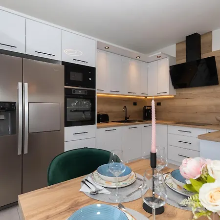 Apartman Azuris - Modern Sea View Apartment, Steps From The Center And