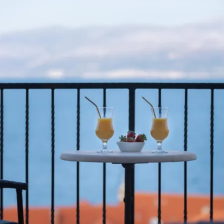 Azuris - Modern Sea View Apartment, Steps From The Center And Apartman *