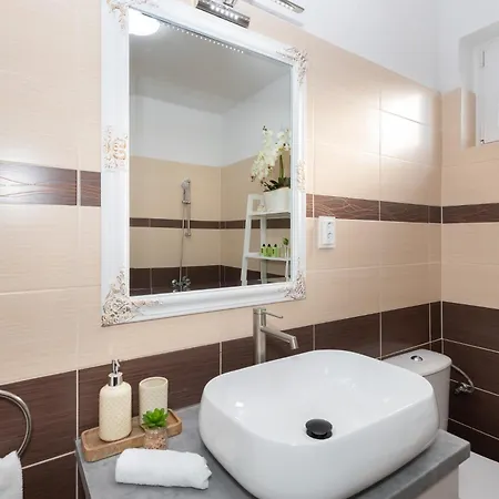 Apartman Azuris - Modern Sea View Apartment, Steps From The Center And Sutivan