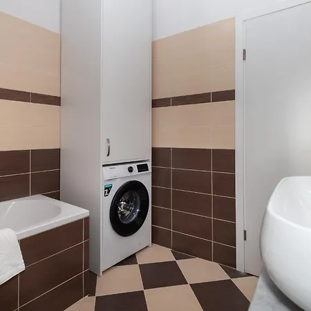 Azuris - Modern Sea View Apartment, Steps From The Center And