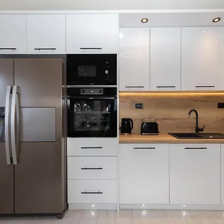 Azuris - Modern Sea View Apartment, Steps From The Center And * Sutivan